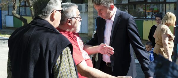 Kandidat DJB Saša Radulović verbalno napadnut na biračkom mestu. - Sputnik Srbija