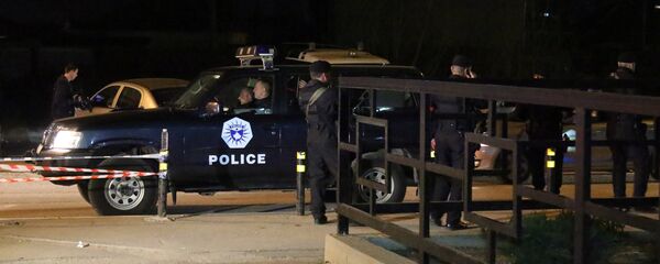 Karabinjeri ispred birališta u Kosovkoj Mitrovici. - Sputnik Srbija