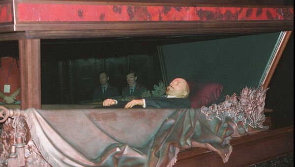 Mumificirano telo osnivača Sovjetskog Saveza Vladimira Lenjina u mauzoleju u moskovskom Kremlju - Sputnik Srbija