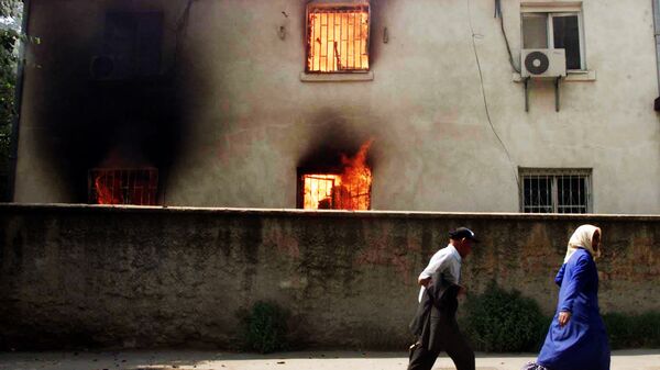 Zapaljena kuća u Prištini, za vreme NATO agresije 1999. godine. - Sputnik Srbija