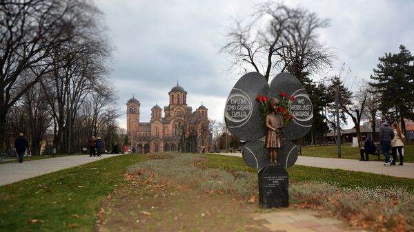 Споменик Милици Ракић, девојчици коју су убиле НАТО бомбе 1999. године, у Ташмајданском парку - Sputnik Србија