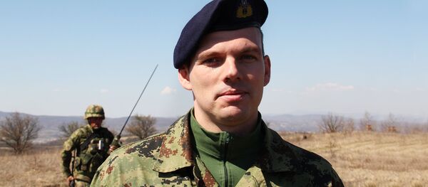 Kapetan korvete Jevrem Radovanović, član tima odeljenja za obuku Centra za mirovne operacije. Njegovo glavno oružje je sjajno znanje engleskog jezika. - Sputnik Srbija