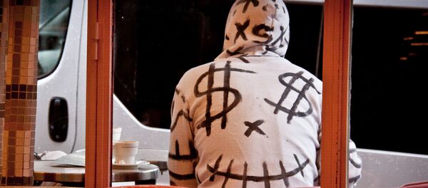 Znak američkog dolara ispisan na majici. - Sputnik Srbija