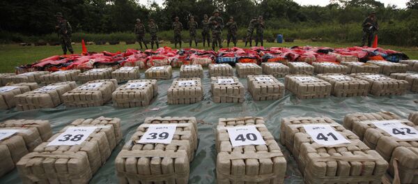 Policija pored zaplenjene droge - arhivska fotografija - Sputnik Srbija