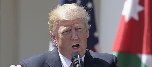 Председник САД Доналд Трамп на конференцији за медије након састанка са јорданским краљем Абдулахом Другим у Белој кући Председник САД Доналд Трамп на конференцији за медије након састанка са јорданским краљем Абдулахом Другим у Белој кући - Sputnik Србија