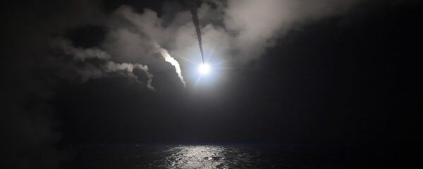 Raketni napad sa američkog razarača Porter na vazduhoplovnu bazu u Siriji - Sputnik Srbija