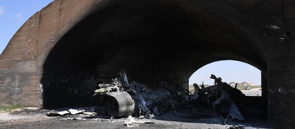 Последице Америчког бомбардовања сиријског аеродрома код Хомсa Последице Америчког бомбардовања сиријског аеродрома код Хомсa - Sputnik Србија