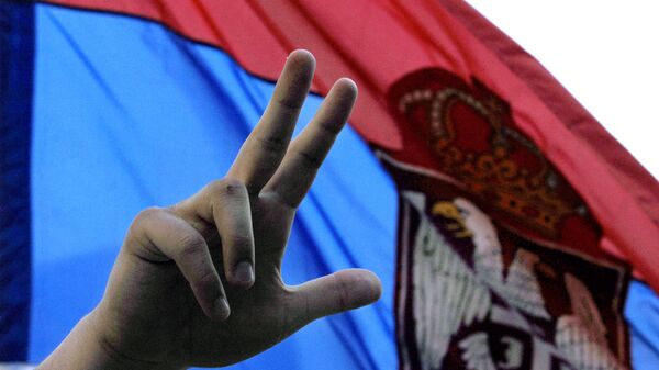Tri prsta i zastava Srbije - Sputnik Srbija