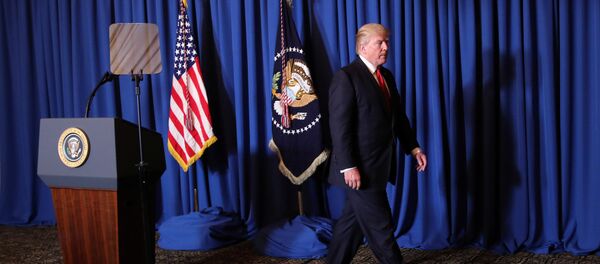 Амерички председник Доналд Трамп након говора о ракетном нападу на сиријски аеродром Амерички председник Доналд Трамп након говора о ракетном нападу на сиријски аеродром - Sputnik Србија