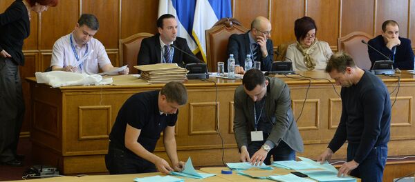 Ponovno prebrojavanje glasova u Republičkoj izbornoj komisiji. - Sputnik Srbija