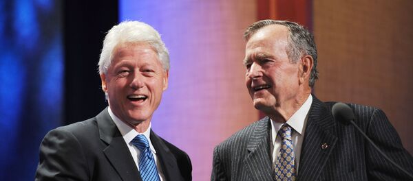 Бивши амерички председници Бил Клинтон и Џорџ Буш Старији на догађају који је организовала Клинтонова глобална иницијатива у Њујорку - Sputnik Србија