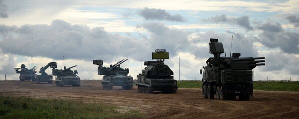 Војна машинерија на вежби на полигону Алабино: Шилка, Стрела 10, две Тунгуске, Тор М2У и Панцир С1 Војна машинерија на вежби на полигону Алабино: Шилка, Стрела 10, две Тунгуске, Тор М2У и Панцир С1 - Sputnik Србија