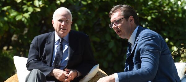 Џон Мекејн и Александар Вучић Џон Мекејн и Александар Вучић - Sputnik Србија