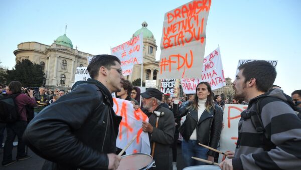 Protesti u Beogradu ispred Skupštine - Sputnik Srbija