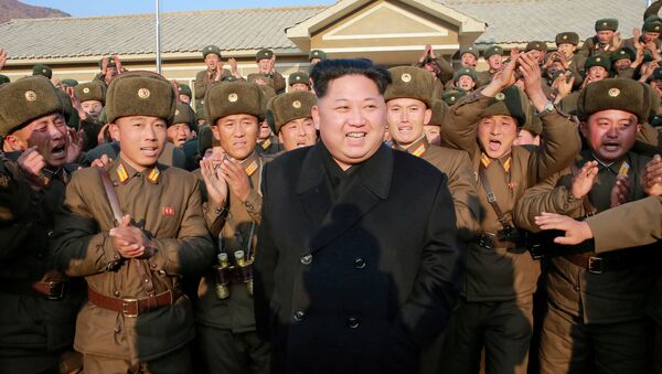 Севернокорејски лидер Ким Џонг Ун врши инспекцију подјединице севернокорејске војске у Пјонгјангу - Sputnik Србија