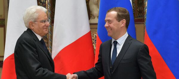Председник владе Русије Дмитриј Медведев и председник Италије Серђо Матарела - Sputnik Србија