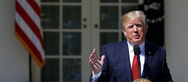 Председник САД Доналд Трамп обраћа се медијима у Белој кући Председник САД Доналд Трамп обраћа се медијима у Белој кући - Sputnik Србија