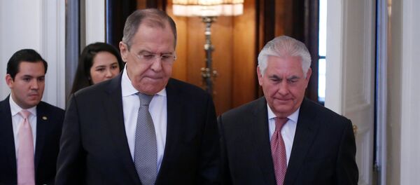 Министар спољних послова Русије Сергеј Лавров и амерички државни секретар Рекс Тилерсон пре састанка у Москви - Sputnik Србија