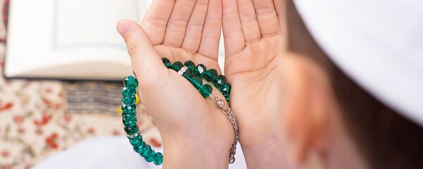 Musliman tokom molitve - Sputnik Srbija