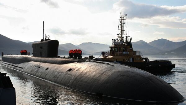 Nuklearna strateška podmornica Vladimir Monomah dolazi u stalnu luku Viljučinsk na Kamčatki - Sputnik Srbija