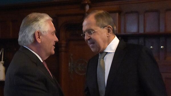 Šefovi diplomatija SAD i Rusije Reks Tilerson i Sergej Lavrov - Sputnik Srbija