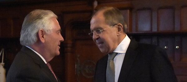Šefovi diplomatija SAD i Rusije Reks Tilerson i Sergej Lavrov Šefovi diplomatija SAD i Rusije Reks Tilerson i Sergej Lavrov - Sputnik Srbija