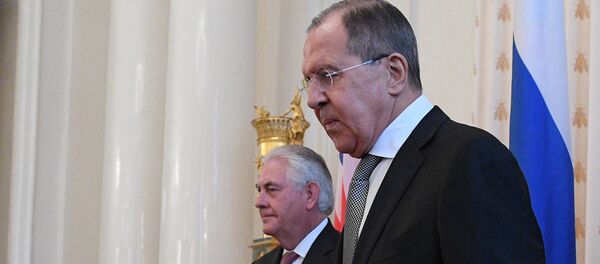 Šefovi diplomatija SAD i Rusije Reks Tilerson i Sergej Lavrov - Sputnik Srbija