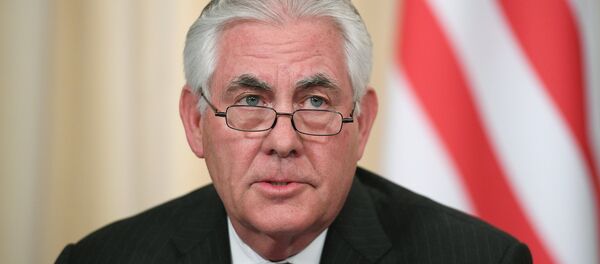 Шефови дипломатија САД и Русије Рекс Тилерсон и Сергеј Лавров - Sputnik Србија