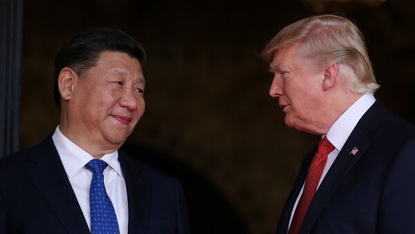 Predsednici Kine i SAD Si Đinping i Donald Tramp tokom razgovora na Floridi - Sputnik Srbija