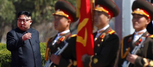 Севернокорејски лидер Ким Џонг Ун на церемонији отварања новог стамбеног комплекса у Пјонгјангу - Sputnik Србија