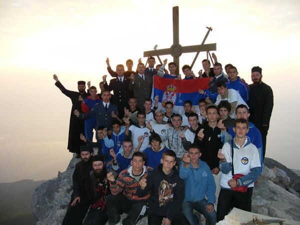 Na mestu gde se čuvaju srpska duhovnost i kultura. Đaci Vojne gimnazije i otac Jovan na Hilandaru. Na mestu gde se čuvaju srpska duhovnost i kultura. Đaci Vojne gimnazije i otac Jovan na Hilandaru. - Sputnik Srbija