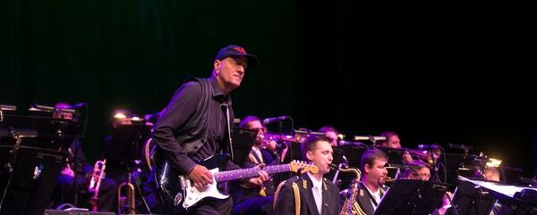 Makedonski gitarista Vlatko Stefanovski i Big bend Slovenačkog orkestra - Sputnik Srbija