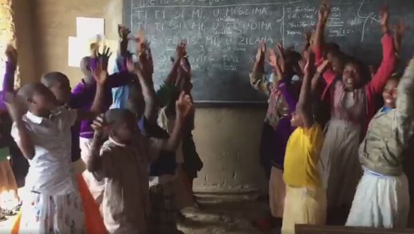 Деца из афричког сиротишта певају хит Дина Дворника - Sputnik Србија