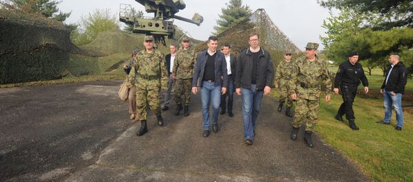 Александар Вучић у посети касарни у Јакову Александар Вучић у посети касарни у Јакову - Sputnik Србија