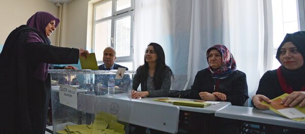 Гласачи на уставном референдуму у Турској - Sputnik Србија