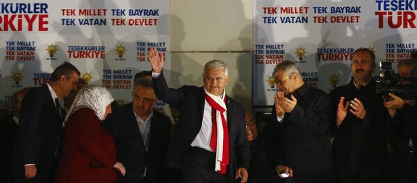 Премијер Турске Бинали Јилдирим обраћа се присталицама у Анкари - Sputnik Србија