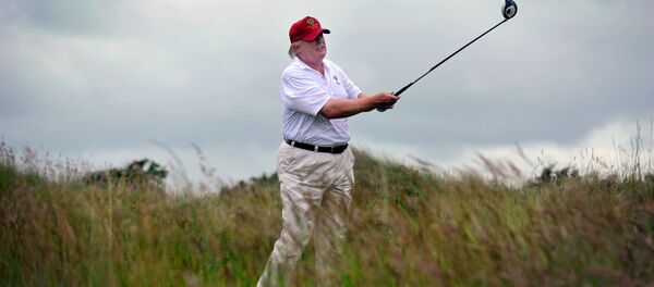Доналд Трамп на голф терену - Sputnik Србија