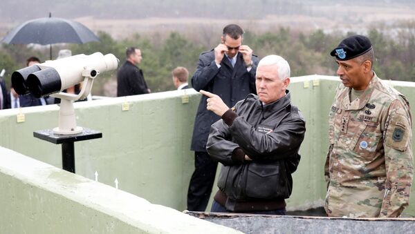 Majk Pens u demilitarizovanoj zoni između Severne i Južne Koreje - Sputnik Srbija