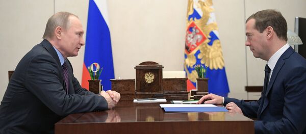 Састанак председника Русије Владимира Путина и премијера Русије Дмитрија Медведева у Кремљу Састанак председника Русије Владимира Путина и премијера Русије Дмитрија Медведева у Кремљу - Sputnik Србија