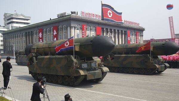 Rakete na paradi u Pjongjangu - Sputnik Srbija