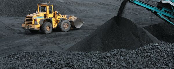 Багер на складишту угља - Sputnik Србија
