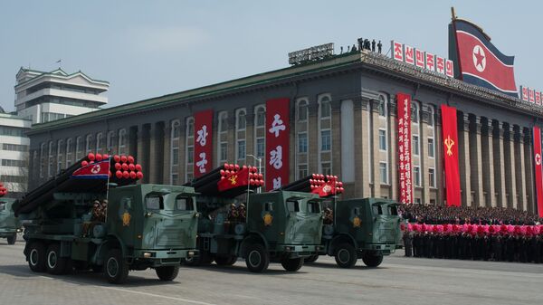 Вишецевни бацач (РСЗО) М-1985 Корејске народне армије током параде посвећене 105. годишњици рођења оснивача Северне Кореје државе, Ким Ил Сунга у Пјонгјангу  - Sputnik Србија