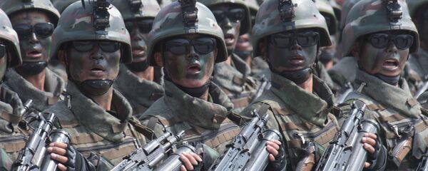 Војници на паради поводом 105. годишњице од рођења оснивача Северне Кореје државе, Ким Ил Сунга у Пјонгјангу Војници на паради поводом 105. годишњице од рођења оснивача Северне Кореје државе, Ким Ил Сунга у Пјонгјангу - Sputnik Србија