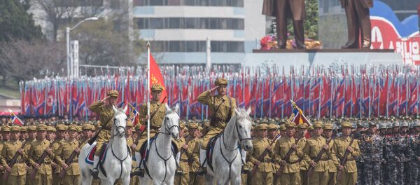 Војници на паради поводом 105. годишњице од рођења оснивача Северне Кореје државе, Ким Ил Сунга у Пјонгјангу Војници на паради поводом 105. годишњице од рођења оснивача Северне Кореје државе, Ким Ил Сунга у Пјонгјангу - Sputnik Србија