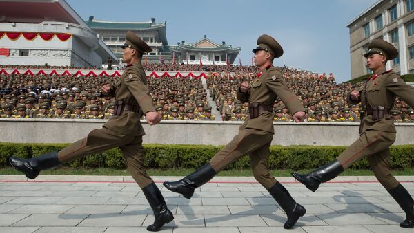 Војници током прославе поводом 105. годишњице од рођења оснивача Северне Кореје државе, Ким Ил Сунг у Пјонгјангу - Sputnik Србија