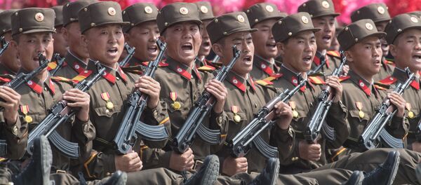 Војници током прославе поводом 105. годишњице од рођења оснивача Северне Кореје државе, Ким Ил Сунг у Пјонгјангу - Sputnik Србија