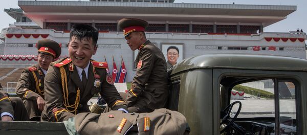 Војници током прославе поводом 105. годишњице од рођења оснивача Северне Кореје државе, Ким Ил Сунг у Пјонгјангу - Sputnik Србија