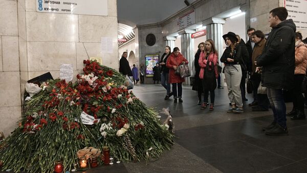 Цвеће у метроу у Санкт Петербургу - Sputnik Србија
