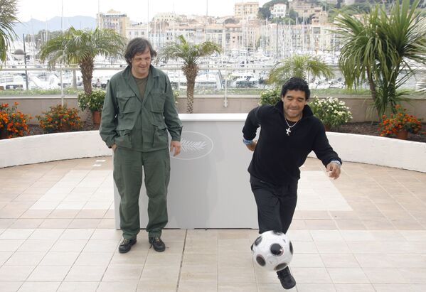 Emir Kustirica i Dijego Maradona na festivalu u Kanu, na kom se takmičio dokumentarni film Emira Kusturice „Maradona“, 30. maj 2008. - Sputnik Srbija