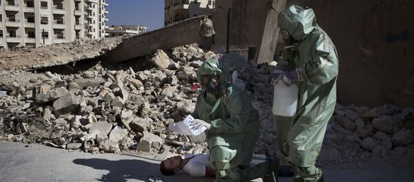 Volonteri učestvuju u simulaciji reagovanja na hemijski napad u Alepu Volonteri učestvuju u simulaciji reagovanja na hemijski napad u Alepu - Sputnik Srbija